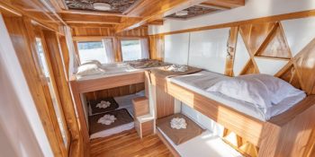 Alfathran-3-6.-Sumbawa-Room-sharing-cabin-Toilet-2.jpg