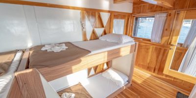 Alfathran-3-6.-Sumbawa-Room-sharing-cabin-Toilet-3.jpg