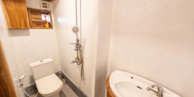 Alfathran-3-7.-Gili-Room-Queen-Bed-Private-Bathroom-3.jpg