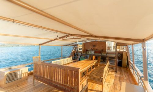 almadira-Outdoor-Dining-Room-3.jpg