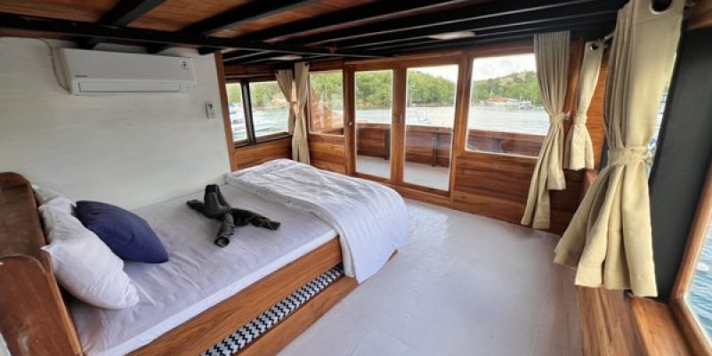 flores-utama-Royal-Master-Queen-Bed-extra-bed-1-1.jpg