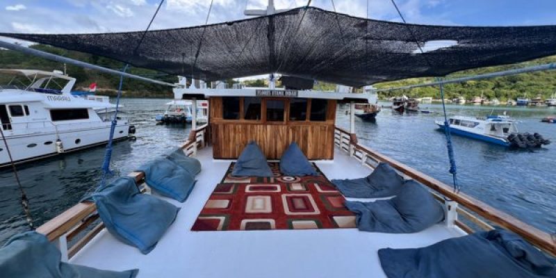 flores-utama-sundeck-4-1.jpg