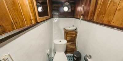 lamborajo-2-Cabin-4-8-Superior-Lower-Deck-Queen-Bed-Single-Bed-1.jpg