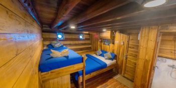lamborajo-2-Cabin-4-8-Superior-Lower-Deck-Queen-Bed-Single-Bed-6.jpg