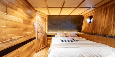 lamborajo-3-Cabin-3-superior-cabin-queen-bed-private-bathroom-6.jpg