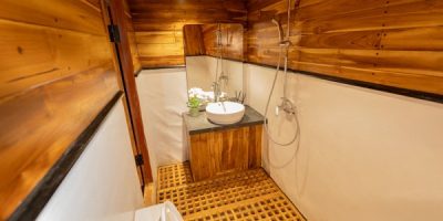 lamborajo-3-Cabin-3-superior-cabin-queen-bed-private-bathroom-7.jpg