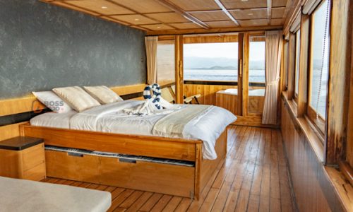 lamborajo 3 - Cabin 8 (Royal Master - Queen bed + Extra 2x Single Bed + private bathroom and jacuzzi) (4)