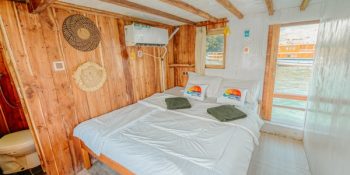 pesonabajo-1.-Master-Ocean-Queen-Bed-Private-Bathroom-2.jpg